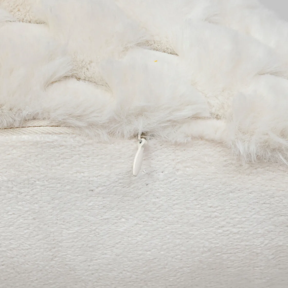 ATMOSPHERA Coussin fourrure "Adriel" Sale