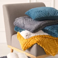 ATMOSPHERA Plaid "3D Géo" fausse fourrure Discount